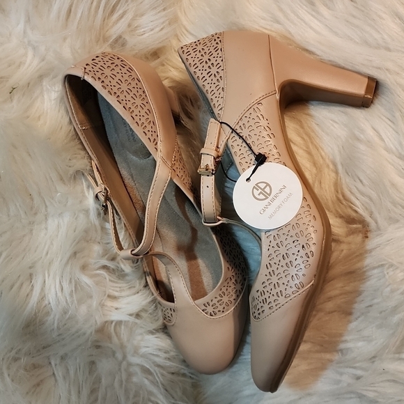 Giani Bernini Vienza2 Mary Jane Pumps - Picture 4 of 13